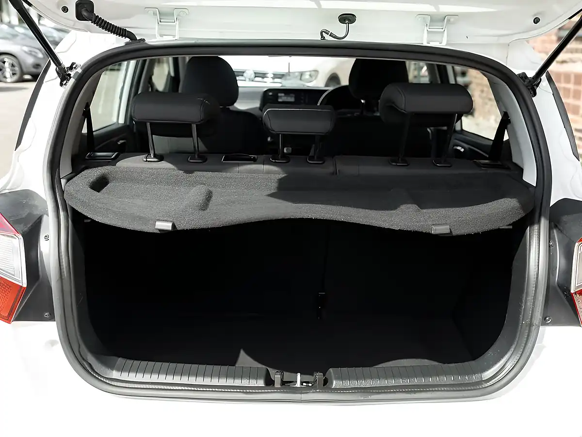 Used 2023 Hyundai I10 Se White - Interior and Exterior details 20
