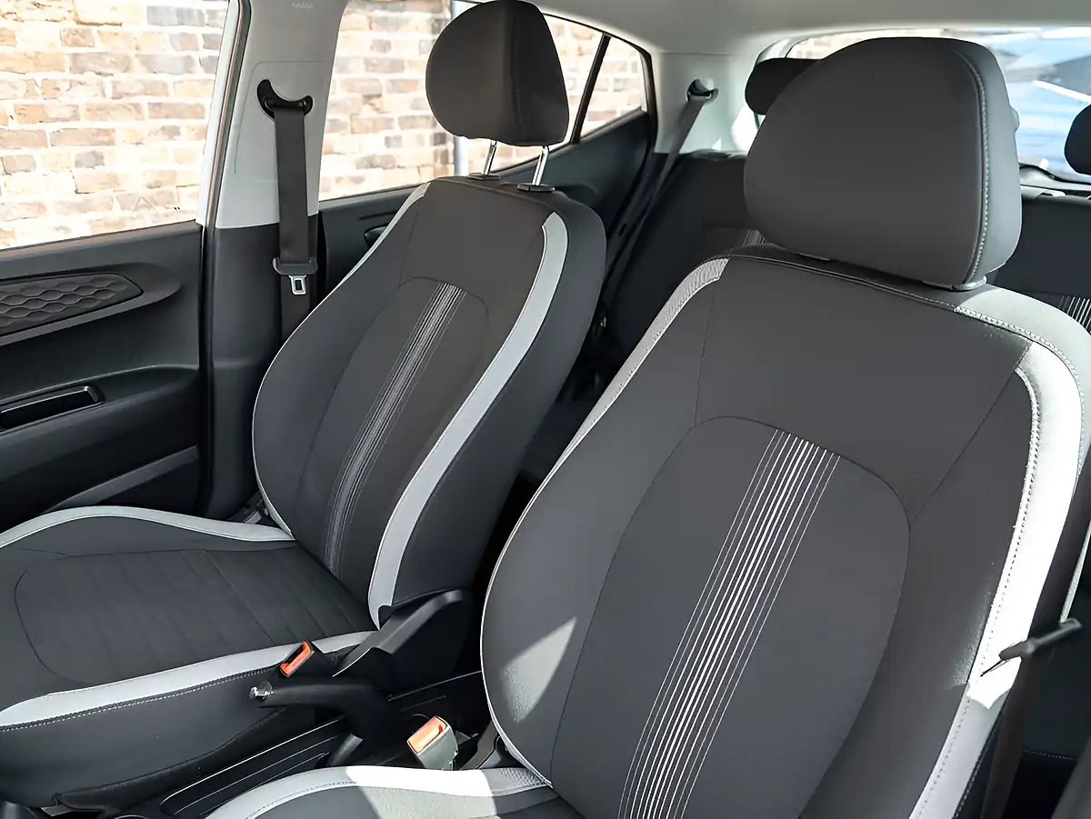 Used 2023 Hyundai I10 Se White - Interior and Exterior details 4