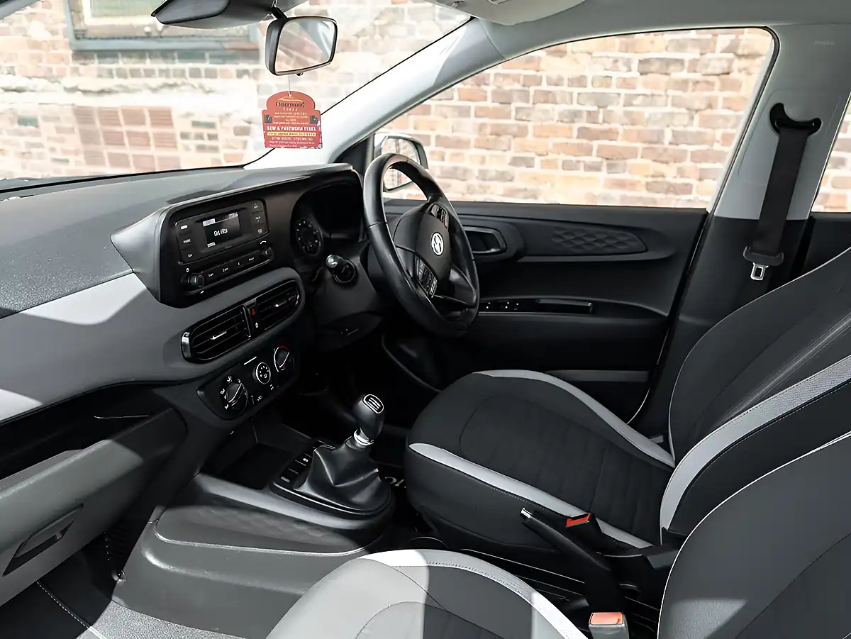 Used 2023 Hyundai I10 Se White - Interior and Exterior details 6
