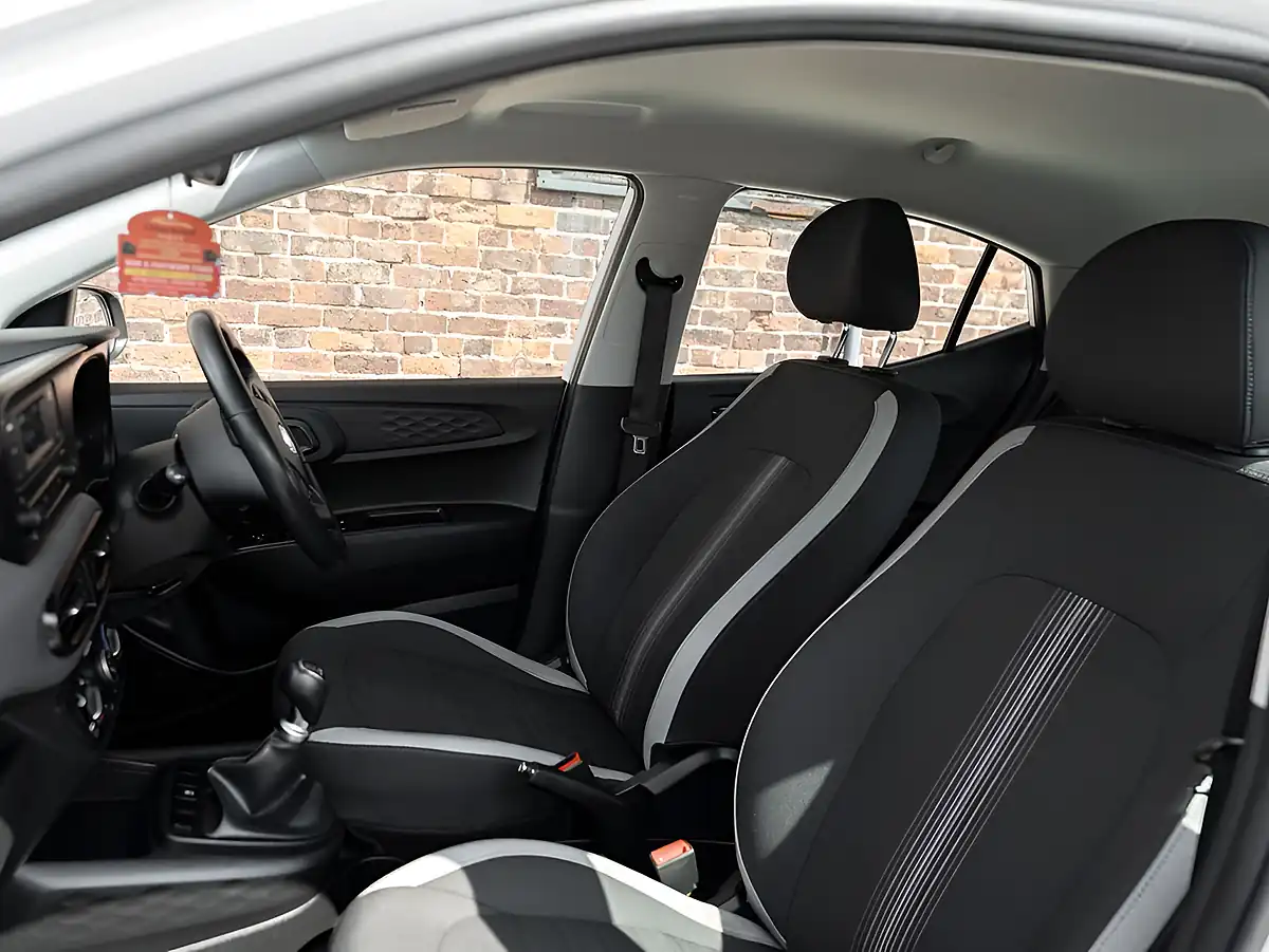 Used 2023 Hyundai I10 Se White - Interior and Exterior details 8