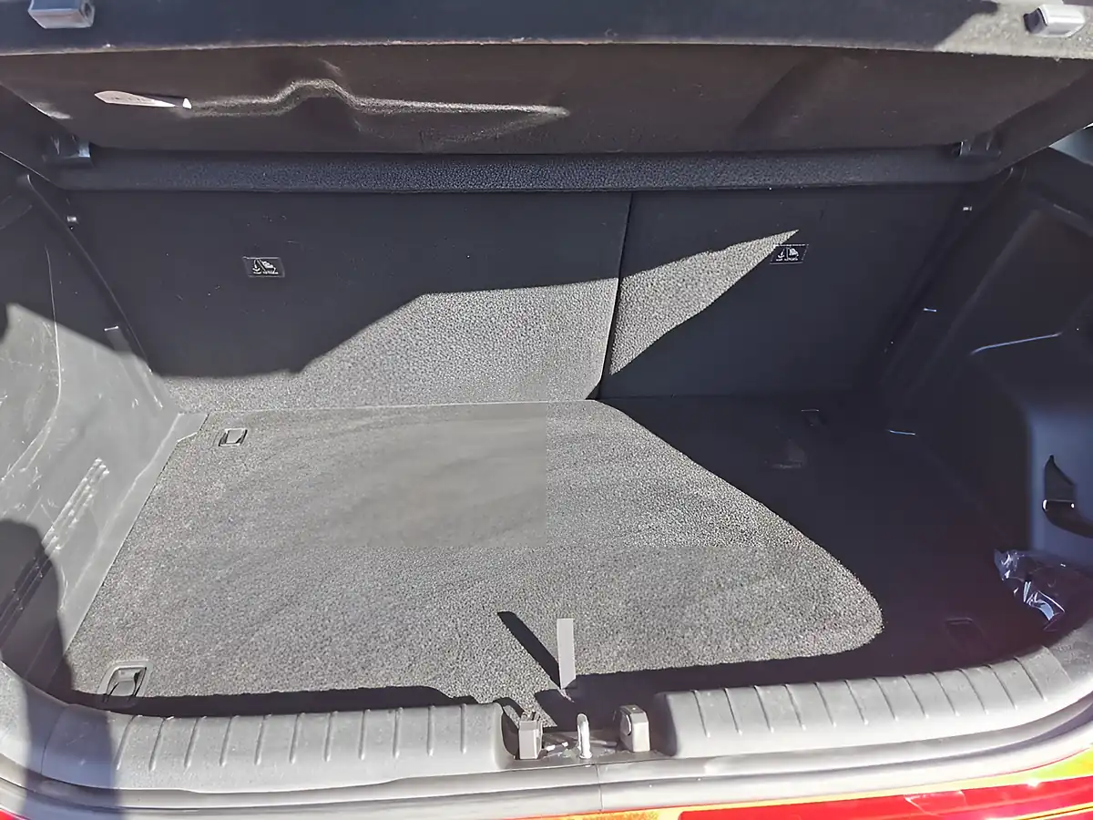 Used 2023 Hyundai I20 Premium Dragon Red - Interior and Exterior details 12