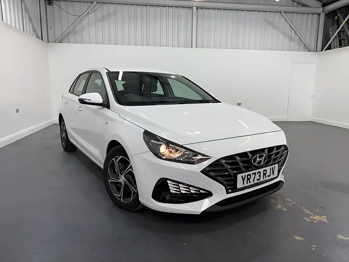 Used 2023 Hyundai I30 Se Connect White - Front View