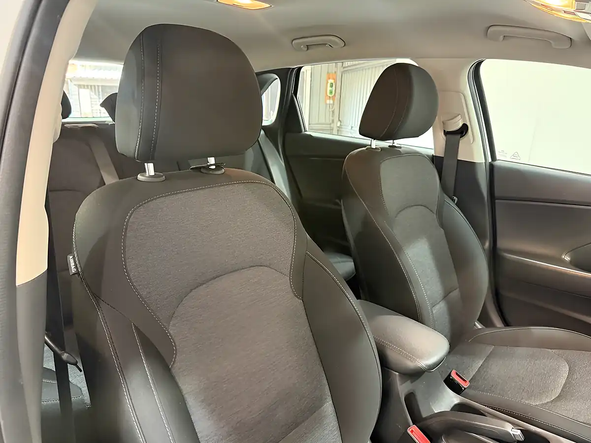 Used 2023 Hyundai I30 Se Connect White - Interior and Exterior details 10