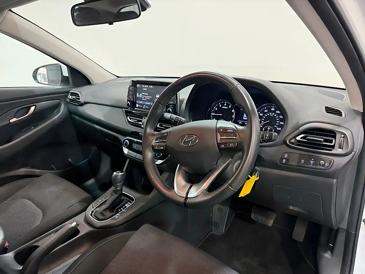Used 2023 Hyundai I30 Se Connect White - Interior and Exterior details 11