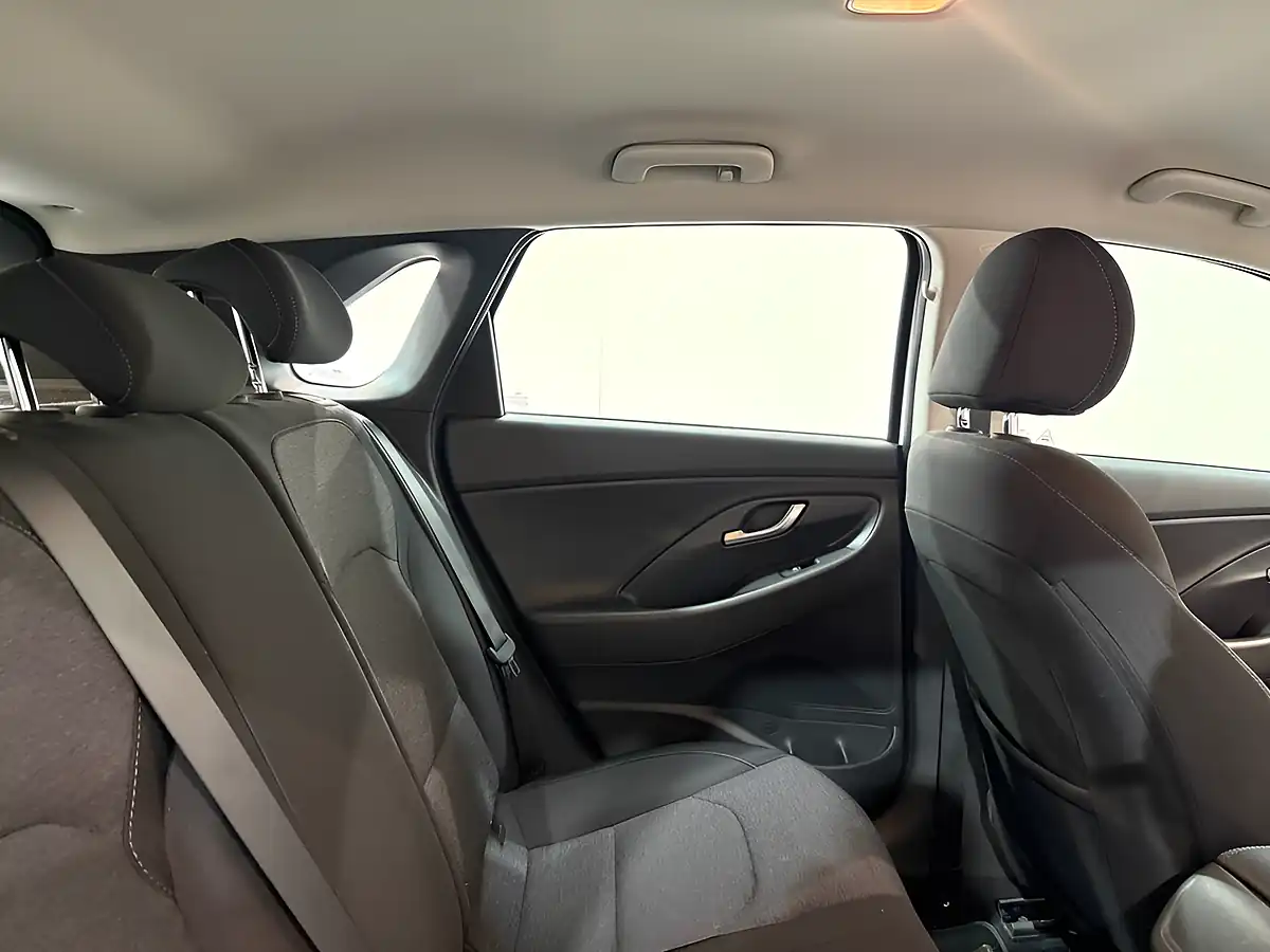 Used 2023 Hyundai I30 Se Connect White - Interior and Exterior details 12