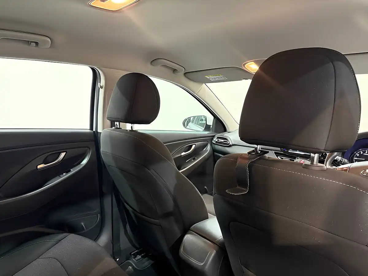 Used 2023 Hyundai I30 Se Connect White - Interior and Exterior details 13
