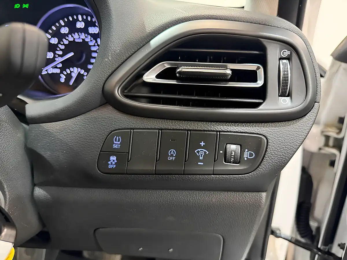 Used 2023 Hyundai I30 Se Connect White - Interior and Exterior details 14
