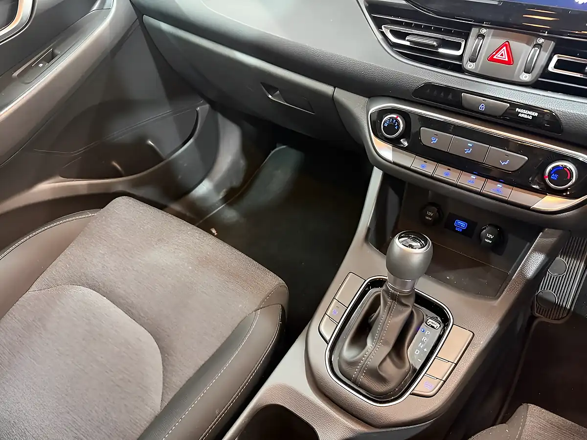 Used 2023 Hyundai I30 Se Connect White - Interior and Exterior details 16
