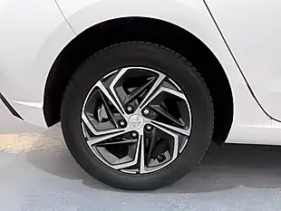 Used 2023 Hyundai I30 Se Connect White - Interior and Exterior details 5