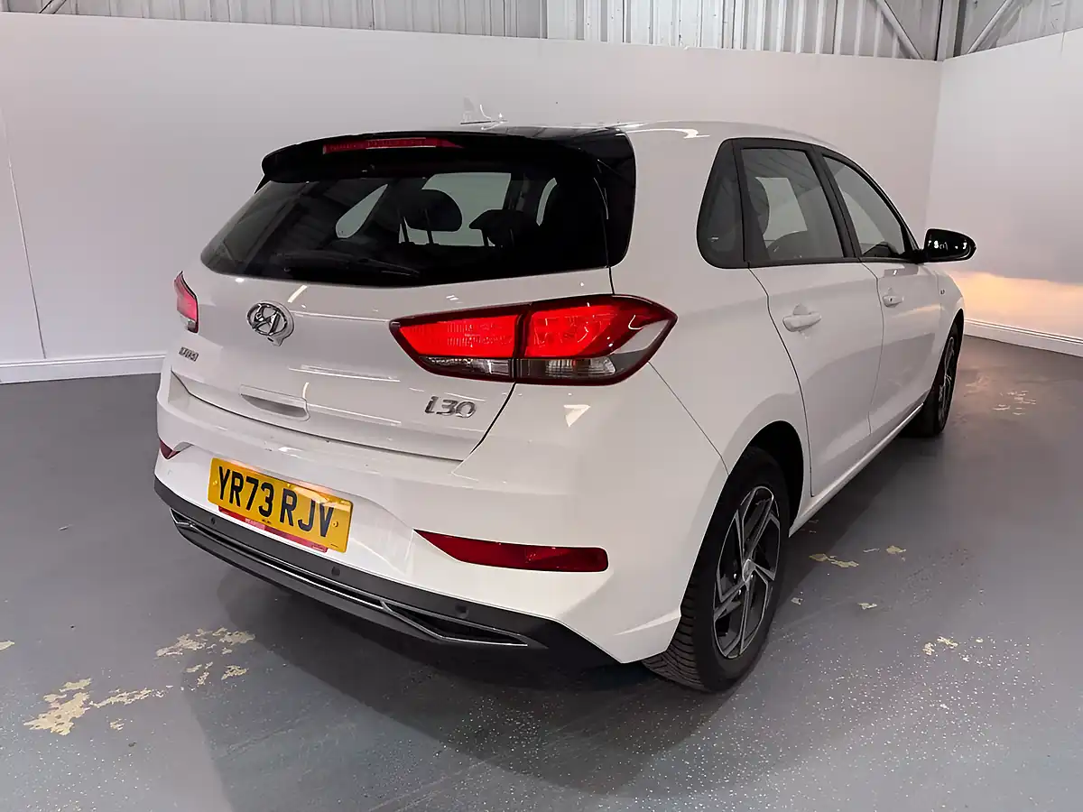 Used 2023 Hyundai I30 Se Connect White - Interior and Exterior details 8