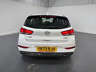 Used 2023 Hyundai I30 Se Connect White - Interior and Exterior details 9