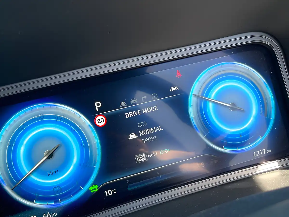 Used 2023 Hyundai Kona Premium Cyber Grey - Interior and Exterior details 13