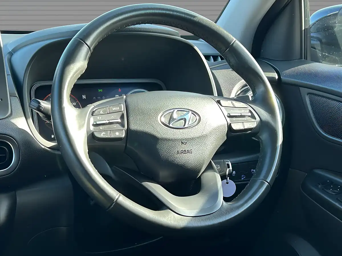Used 2023 Hyundai Kona Se Connect Abyss Black - Interior and Exterior details 13