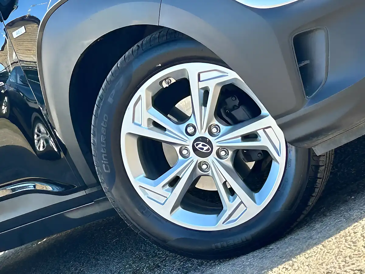 Used 2023 Hyundai Kona Se Connect Abyss Black - Interior and Exterior details 8