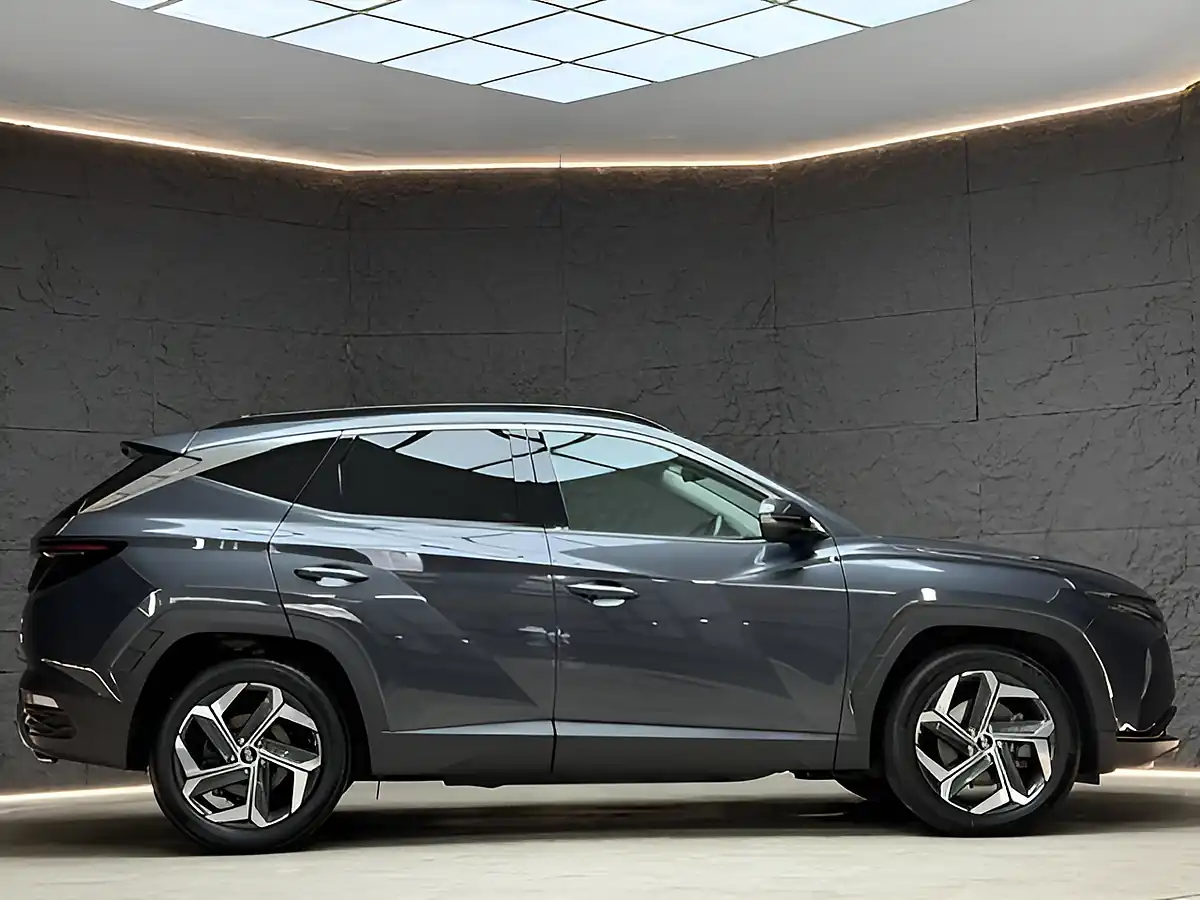 Used 2023 Hyundai Tucson Ultimate Dark Night Metallic - Interior and Exterior details 12