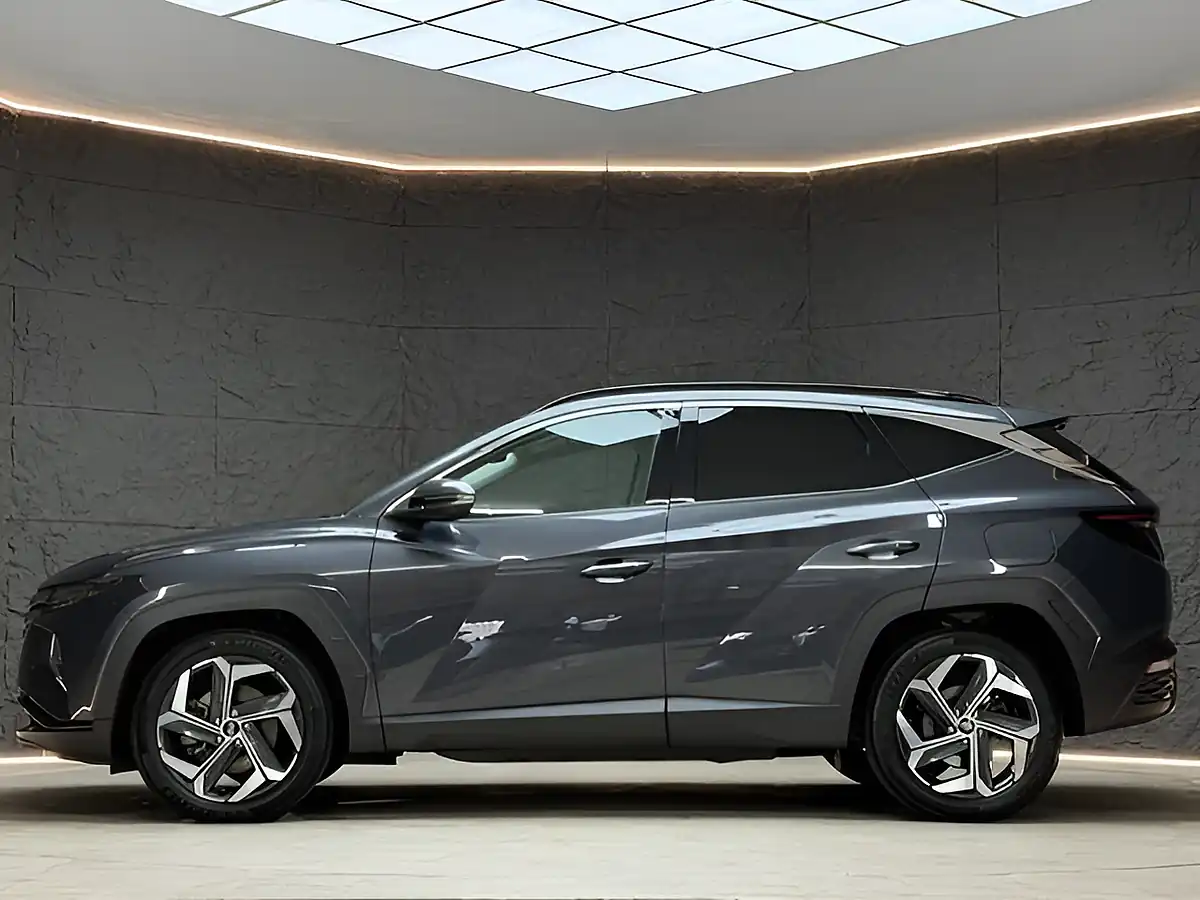 Used 2023 Hyundai Tucson Ultimate Dark Night Metallic - Interior and Exterior details 8