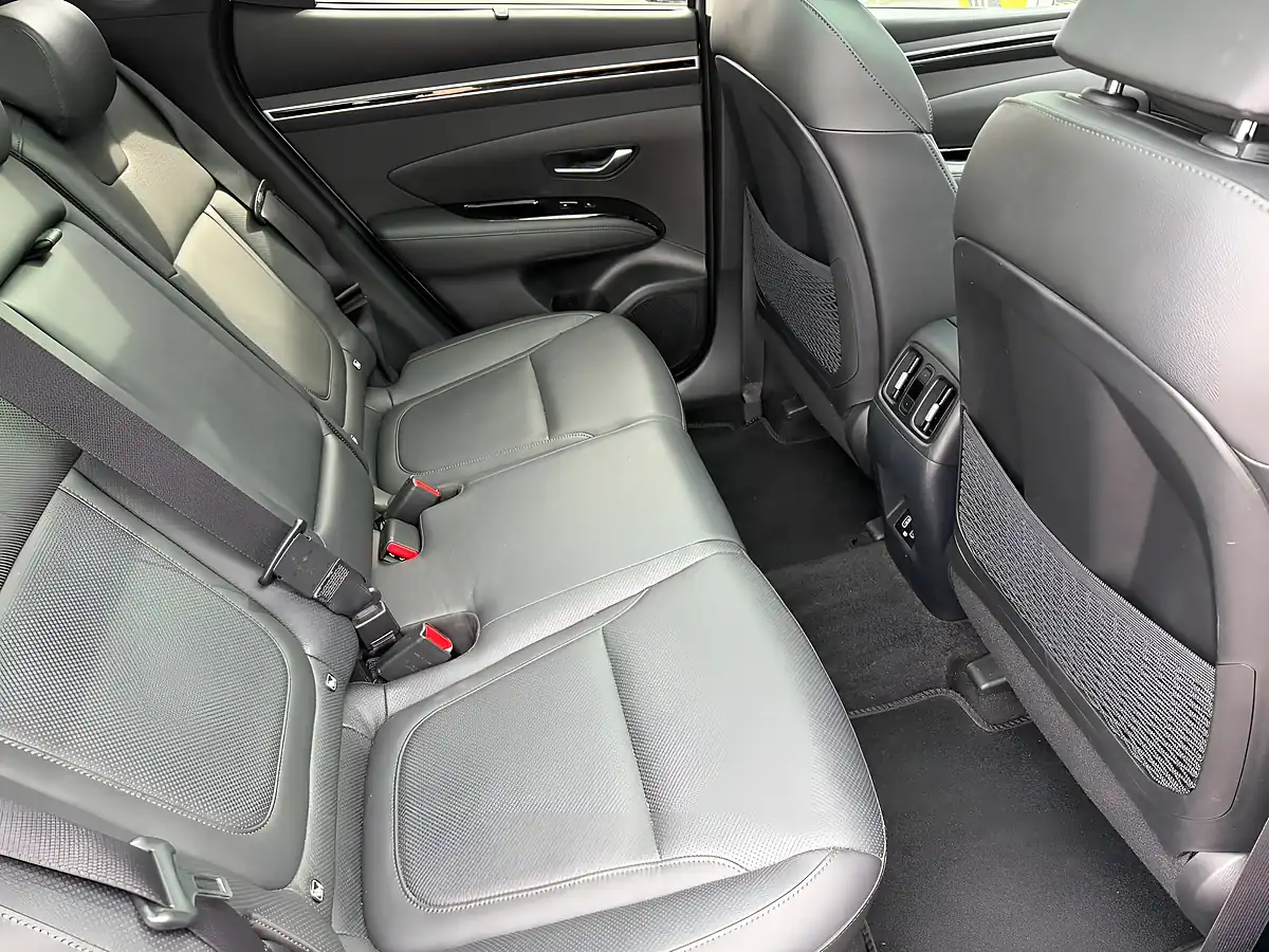 Used 2023 Hyundai Tucson Ultimate Silver - Interior and Exterior details 10