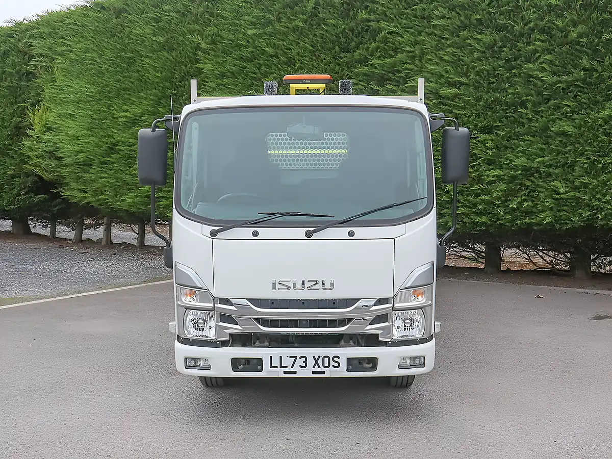 Used 2023 Isuzu Crafter N35 125S Xlwb Alloy Sided Dropside White - Interior and Exterior details 2