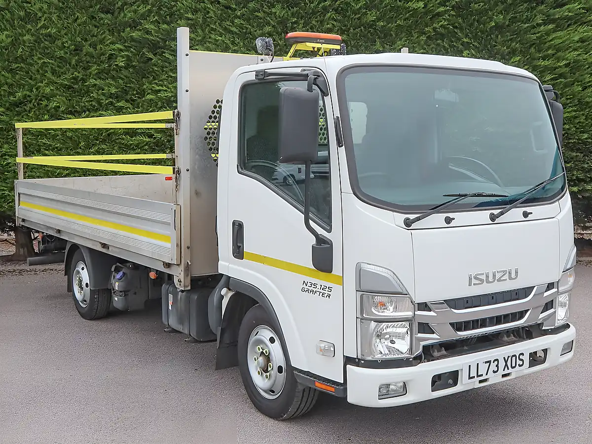 Used 2023 Isuzu Crafter N35 125S Xlwb Alloy Sided Dropside White - Interior and Exterior details 3