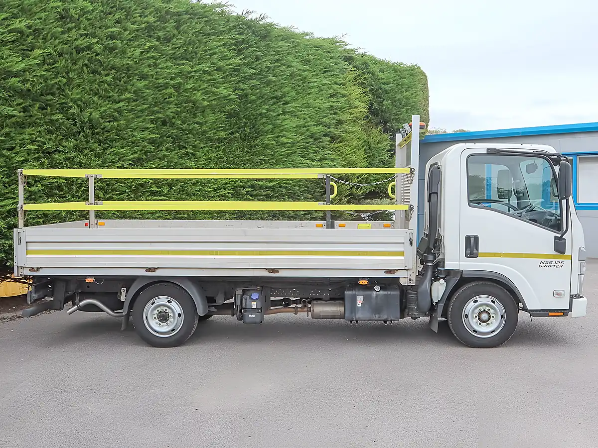 Used 2023 Isuzu Crafter N35 125S Xlwb Alloy Sided Dropside White - Interior and Exterior details 4
