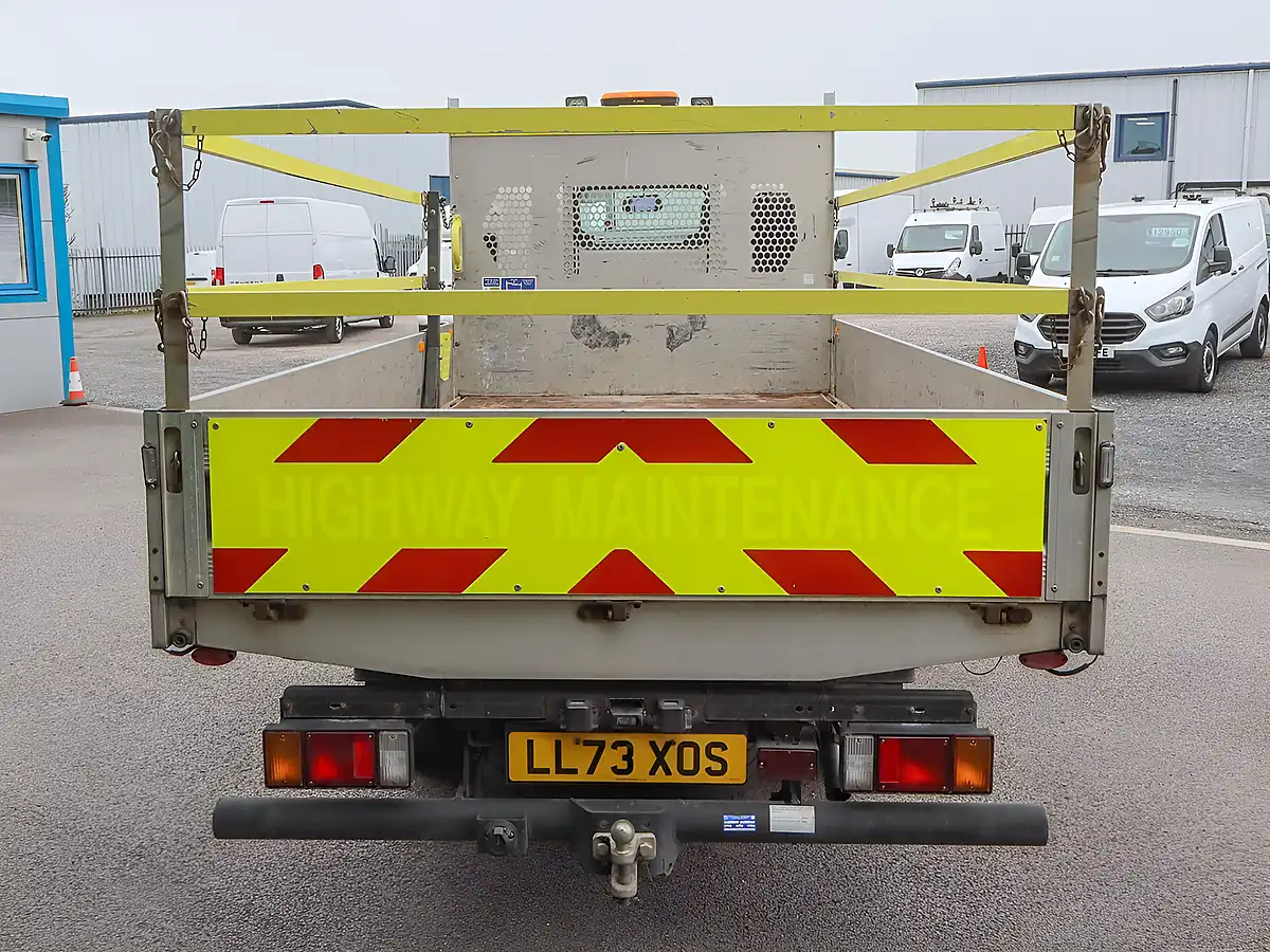 Used 2023 Isuzu Crafter N35 125S Xlwb Alloy Sided Dropside White - Interior and Exterior details 6