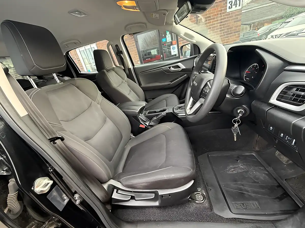 Used 2023 Isuzu D-Max DL20 Black - Interior and Exterior details 11