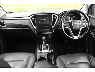 Used 2023 Isuzu D-Max DL40 Sapphire Blue - Interior and Exterior details 13