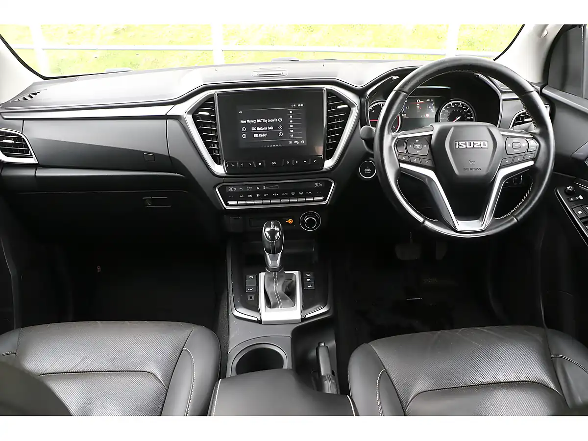 Used 2023 Isuzu D-Max DL40 Sapphire Blue - Interior and Exterior details 13
