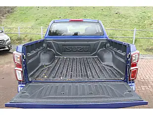 Used 2023 Isuzu D-Max DL40 Sapphire Blue - Interior and Exterior details 15