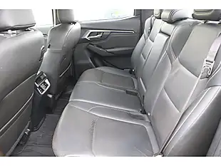 Used 2023 Isuzu D-Max DL40 Sapphire Blue - Interior and Exterior details 16
