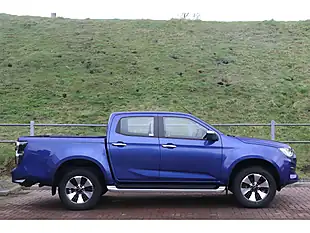 Used 2023 Isuzu D-Max DL40 Sapphire Blue - Interior and Exterior details 3