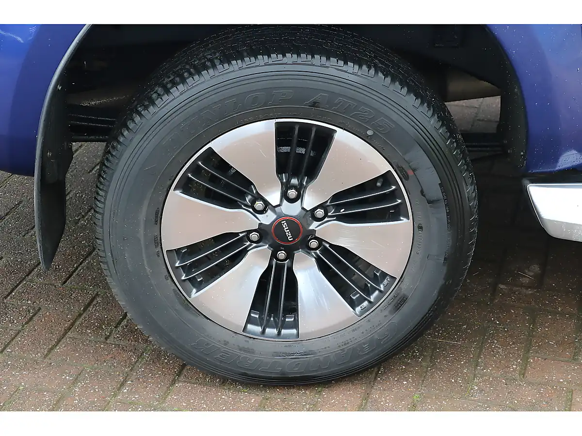 Used 2023 Isuzu D-Max DL40 Sapphire Blue - Interior and Exterior details 6