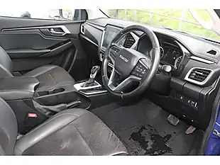 Used 2023 Isuzu D-Max DL40 Sapphire Blue - Interior and Exterior details 7