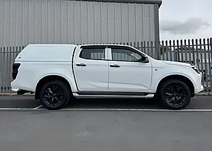 Used 2023 Isuzu D-Max Utility Double Cab White - Interior and Exterior details 7