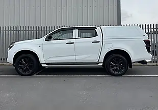Used 2023 Isuzu D-Max Utility Double Cab White - Interior and Exterior details 8