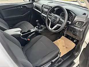 Used 2023 Isuzu D-Max Utility Double Cab White - Interior and Exterior details 9