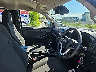Used 2023 Isuzu D-Max Utility King Cab Black - Interior and Exterior details 12