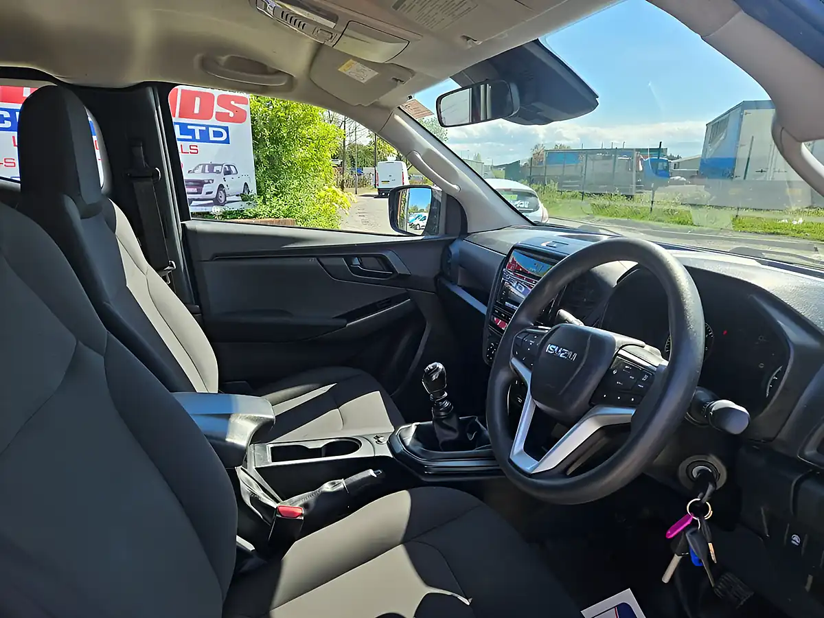 Used 2023 Isuzu D-Max Utility King Cab Black - Interior and Exterior details 12
