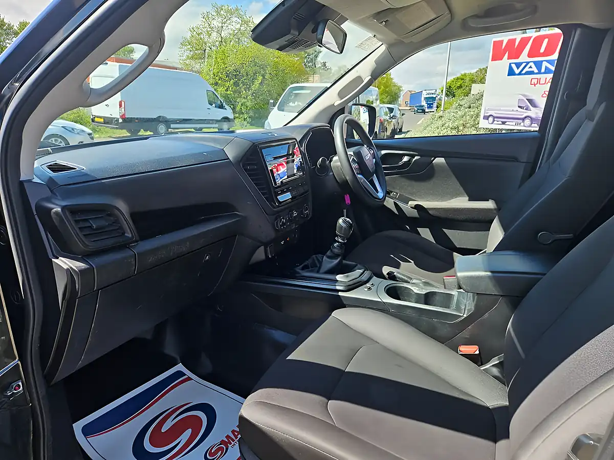 Used 2023 Isuzu D-Max Utility King Cab Black - Interior and Exterior details 13