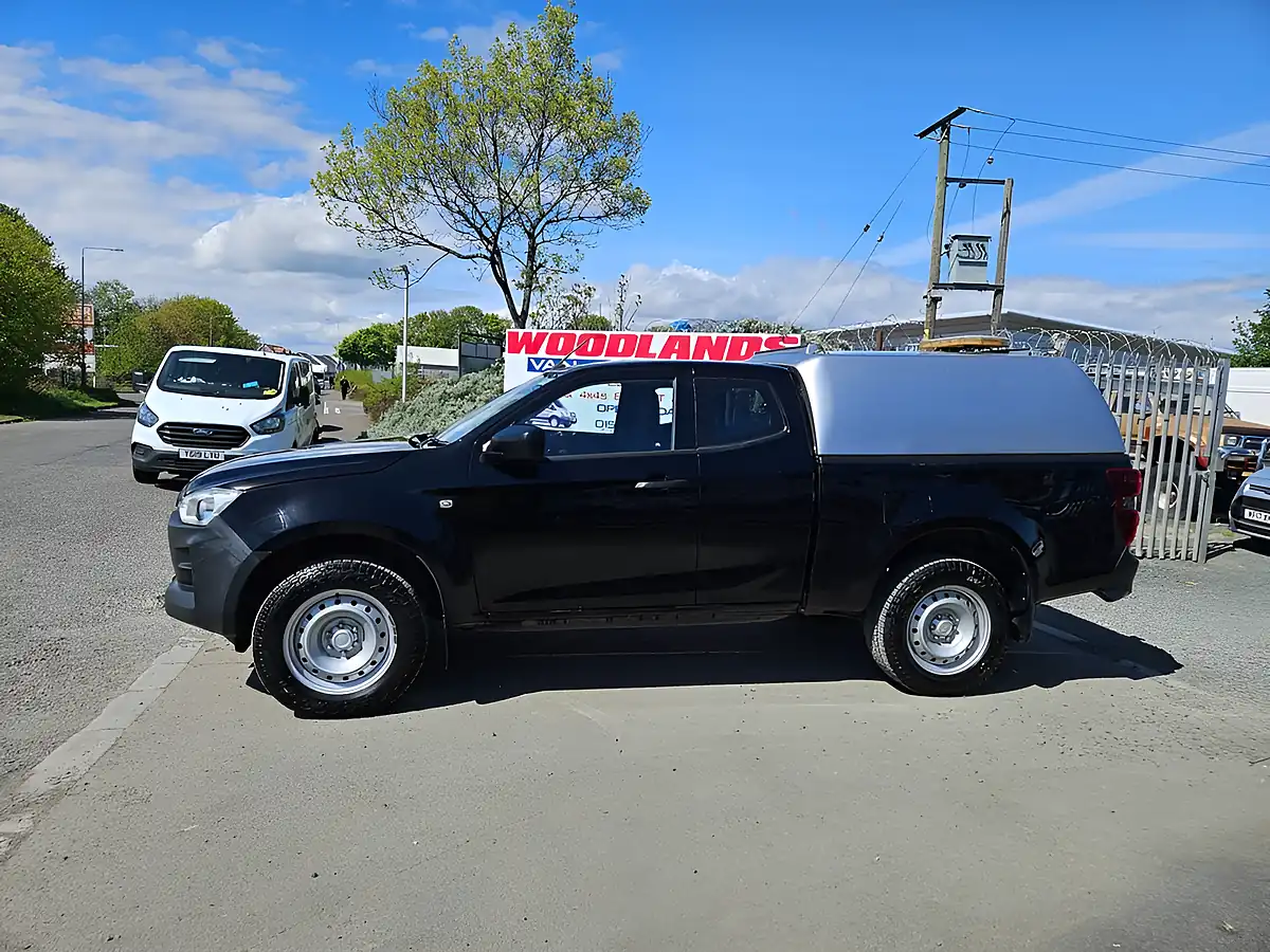 Used 2023 Isuzu D-Max Utility King Cab Black - Interior and Exterior details 5