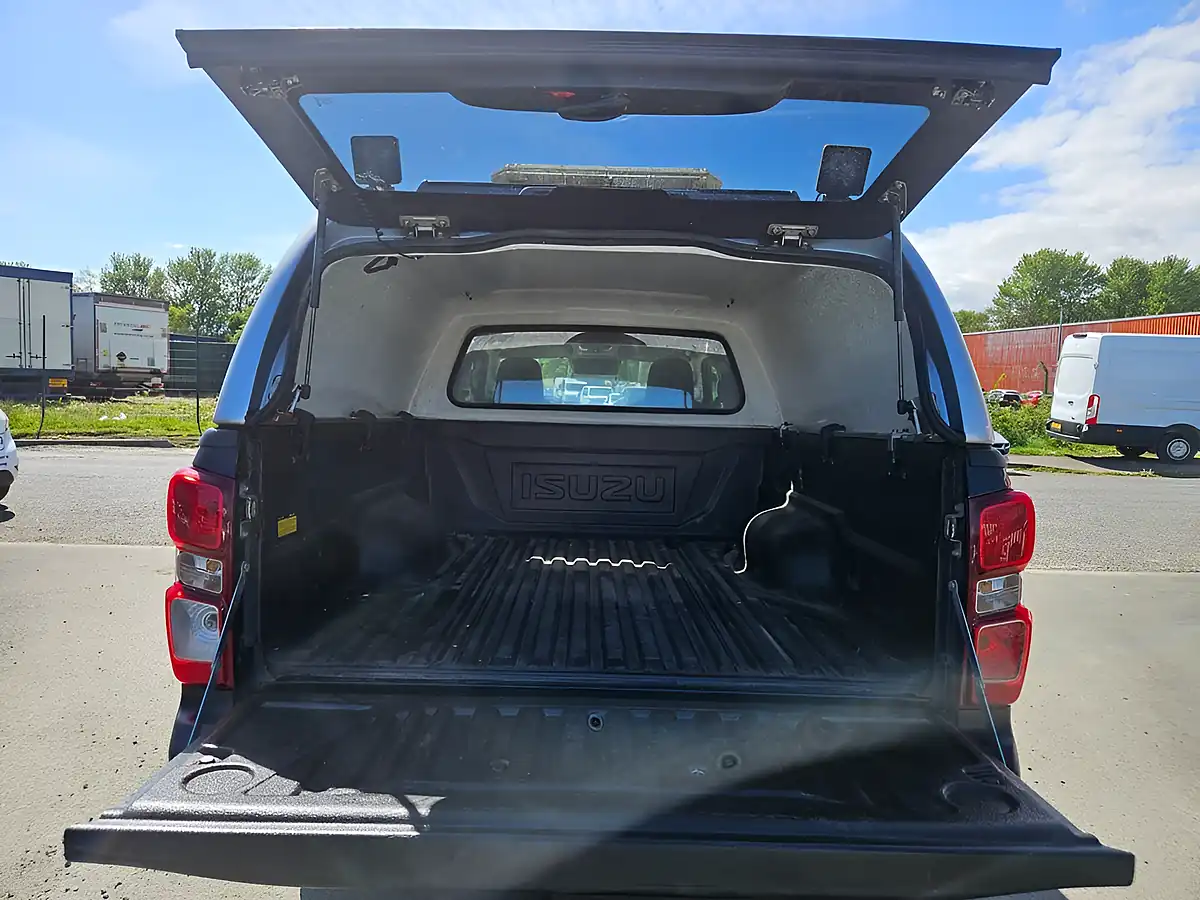 Used 2023 Isuzu D-Max Utility King Cab Black - Interior and Exterior details 9