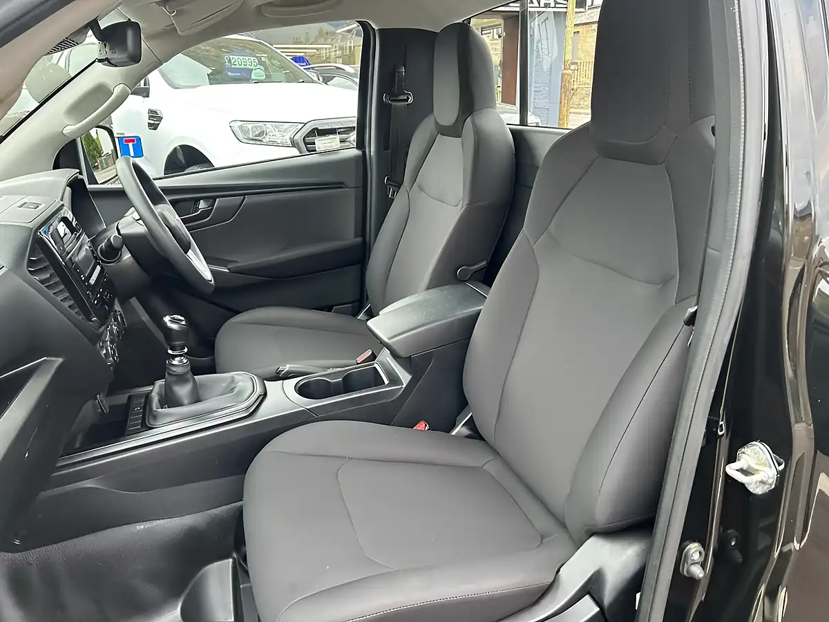 Used 2023 Isuzu D-Max Utility Pickup Black - Interior and Exterior details 11