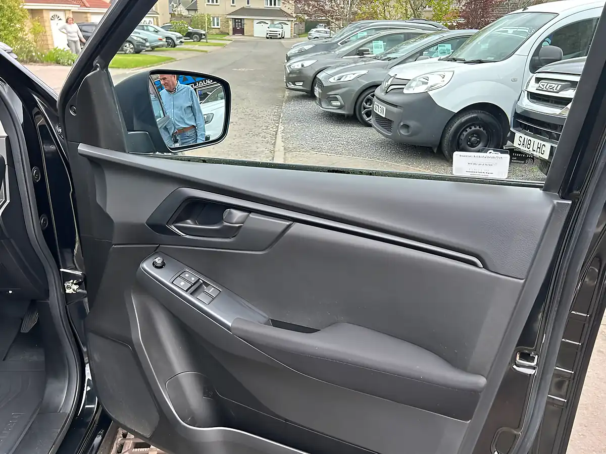 Used 2023 Isuzu D-Max Utility Pickup Black - Interior and Exterior details 12