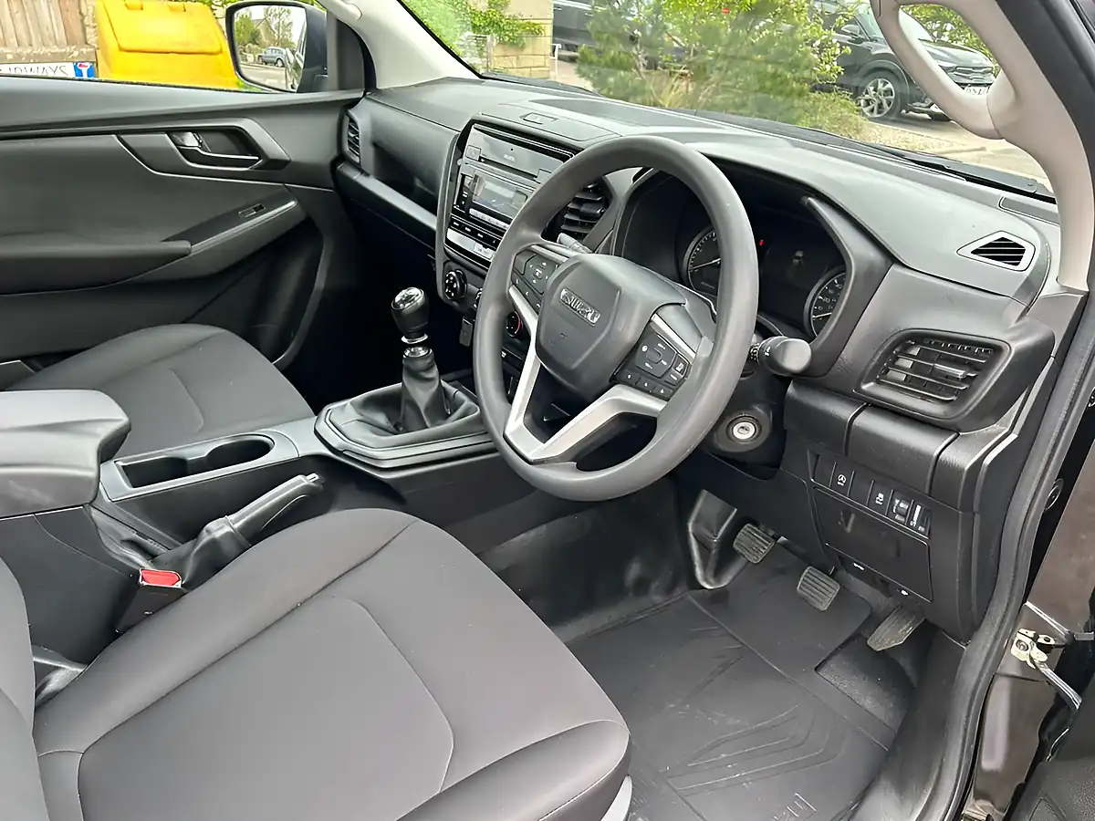Used 2023 Isuzu D-Max Utility Pickup Black - Interior and Exterior details 8