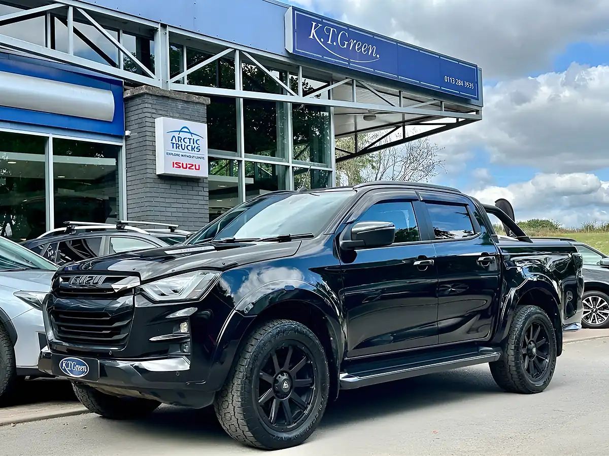 Used 2023 Isuzu D-Max V-Cross Black - Front View
