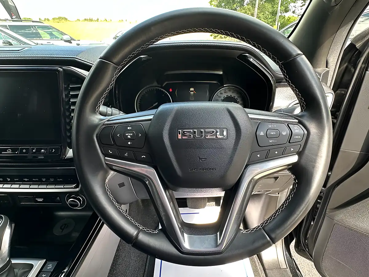 Used 2023 Isuzu D-Max V-Cross Black - Interior and Exterior details 11