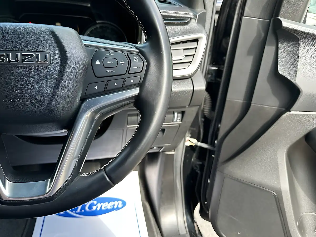Used 2023 Isuzu D-Max V-Cross Black - Interior and Exterior details 12