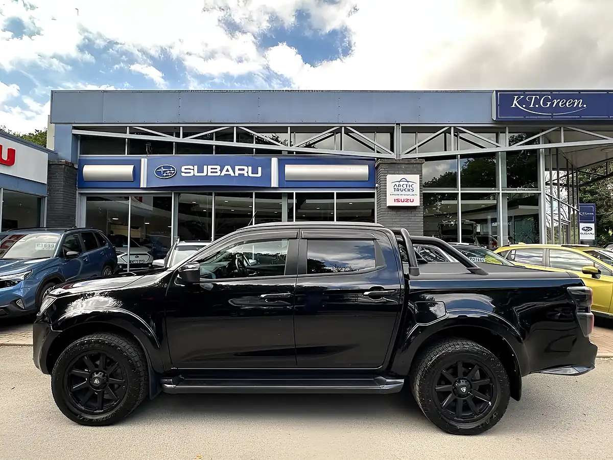 Used 2023 Isuzu D-Max V-Cross Black - Interior and Exterior details 2