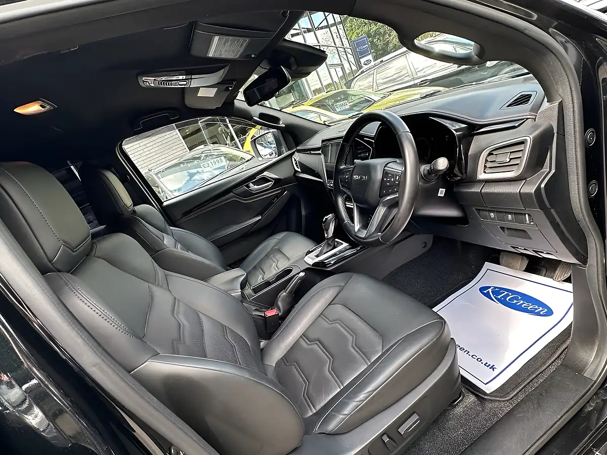 Used 2023 Isuzu D-Max V-Cross Black - Interior and Exterior details 8