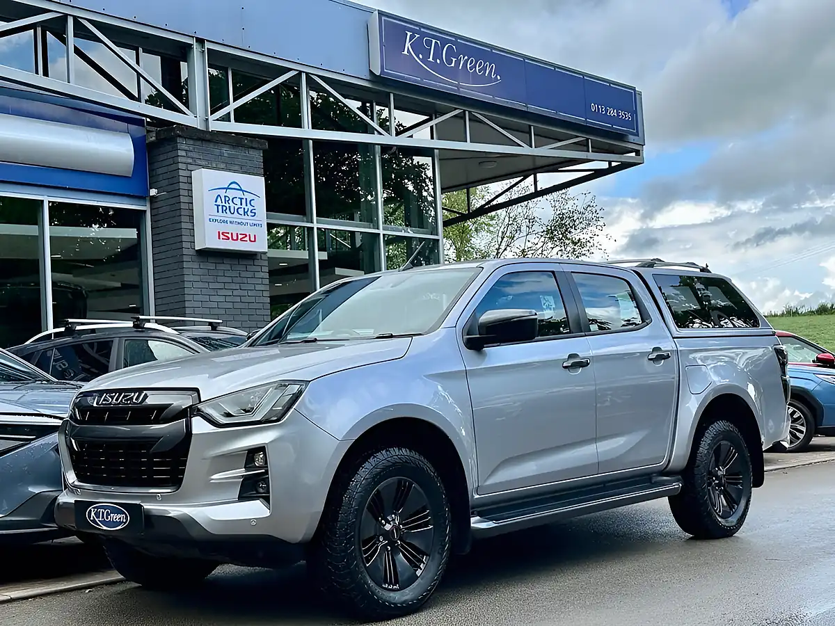 Used 2023 Isuzu D-Max V-Cross Silver - Front View